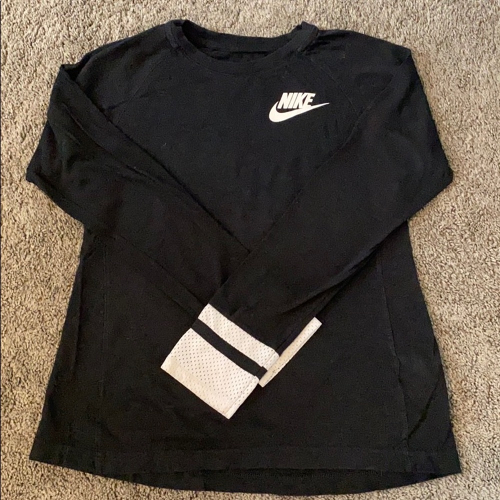 Nike girls long sleeve t-shirt